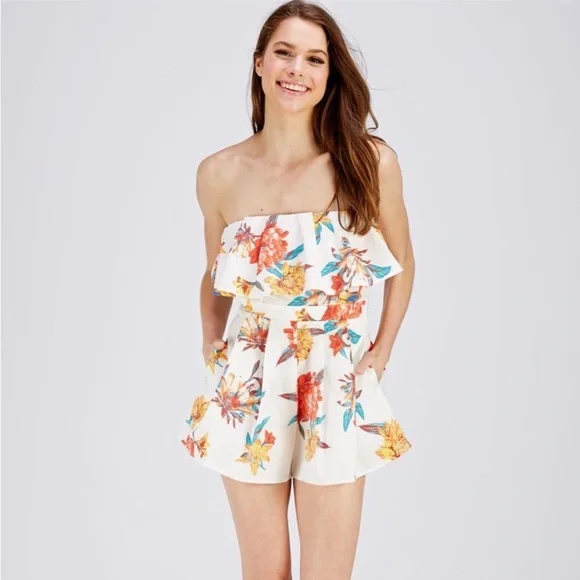 White Floral Pleated Strapless Romper - Picture 5 of 8